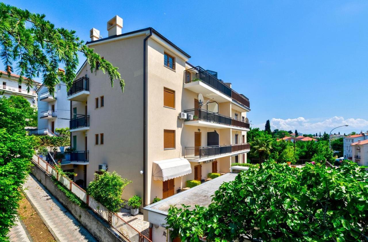 Apartments Niko Crikvenica Eksteriør bilde